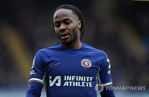 첼시는 29일(한국시간) 구단 공식 홈페이지를 통해 라힘 스털링이 상호 합의 하에 첼시 구단을 떠났고 발표했다. 1994년생 잉글랜드 윙어 스털링은 18세 어린 나이에 잉글리시 프리미어리그 무대에 데뷔한 이후 프리미어리그 통산 396경기 123골 75도움을 올렸다. 그는 지난 2022년 여름 첼시에 합류했지만 최근 전력 외 자원으로 분류돼 지난해 5월 아스널 임대 선수로 2024-2025시즌 프리미어리그 38라운드 최종전에 출전한 이후 지금까지 무려 8개월 동안 공식전에 나오지 못하고 있다. 연합뉴스