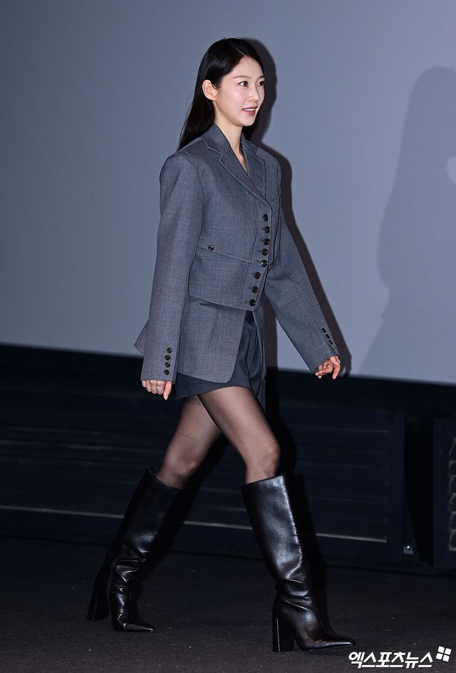 쭉 뻗은 각선미