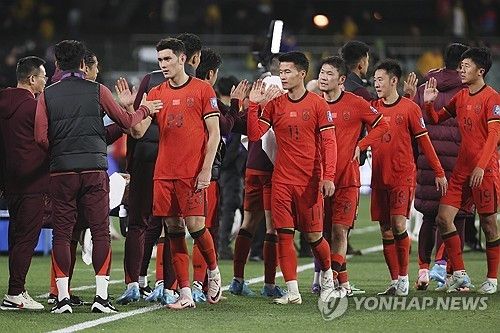 중국 매체 넷이즈에 따르면 중국축구협회(CFA)는 최근 반부패 캠페인의 일환으로 73명을 축구계에서 영구 추방했고, 중국 13개 프로구단에 2026시즌 승점 삭감 및 벌금 부과 징계를 내렸다. CFA는 지난 2024년 9월에도 승부 조작 및 부정부패 관련 징계를 발표하면서 60명의 선수들에게 징계를 내렸는데, 다시 한번 칼을 빼면서 징계를 받은 이들의 숫자가 무려 133명에 달했다. 연합뉴스