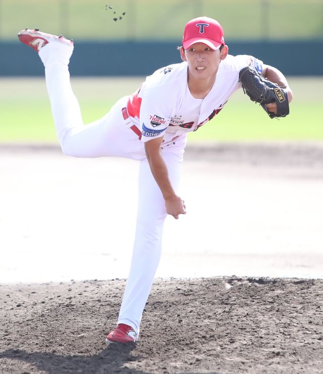 한화 이글스가 FA 김범수의 보상선수로 우완투수 양수호를 지명했다. 2006년생인 양수호는 2025 KBO 신인 드래프트에서 4라운드 35순위로 KIA에 입단했으며, 지난해 퓨처스리그 8경기에 등판, 7⅔이닝 1패 1세이브 평균자책점 4.70을 올렸다. 한화가 야수 아닌 투수를 지명하면서 손아섭은 한화에 잔류할 수 있는 여지를 남게두게 됐다. 엑스포츠뉴스DB