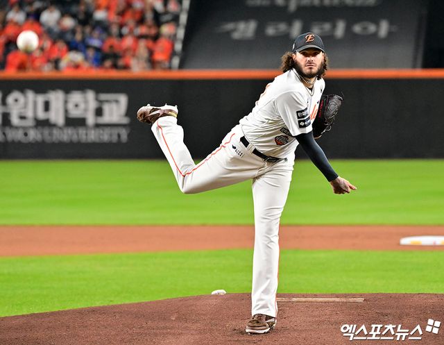 2025시즌 KBO리그 페넌트레이스 MVP를 차지한 뒤 미국 메이저리그 토론토 블루제이스와 3년 총액 3000만 달러(약 435억 원)의 대박 계약을 맺은 코디 폰세. 사진 엑스포츠뉴스 DB