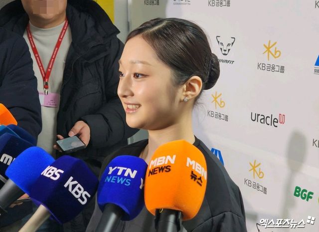 신지아(세화여고)가 4일 서울 양천구 목동아이스링크에서 열린 제80회 전국남녀 피겨 스케이팅 종합선수권대회 겸 국가대표 2차 선발전 여자 싱글 프리스케이팅에서 기술점수(TES) 76.04점, 예술점수(PCS) 69.42점, 합계 145.46점을 기록, 전날 쇼트프로그램 점수 74.43점을 합쳐 우승했다. 신지아는 두 달 전 1차 선발전에서도 우승한 결과를 합쳐 전체 1위로 다음달 이탈리아에서 열리는 2026 밀라노·코르티나 동계올림픽 피겨 여자 싱글 출전권을 획득했다. 아울러 신지아는 2023년과 2024년 종합선수권 연속 우승 뒤 지난해 2위로 내려앉았으나 2년 만에 다시 정상 탈환에 성공했다. 목동, 권동환 기자