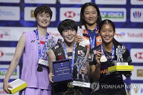 인도네시아 안세영 푸투르 쿠수마 와르다니가 지난 3일(한국시간) 세계배드민턴연맹(BWF)과 가진 인터뷰에서 안세영과의 월드투어 파이널 경기로 잔심을 찾고 도약하겠다고 했다.&nbsp;와르다니는 인도네시아 배드민턴 여자 단식 최강자다. 지난해 세계선수권대회 동메달을 목에 걸면서 10년 만에 대회 입상에 성공한 최초의 인도네시아 선수다.&nbsp;연합뉴스