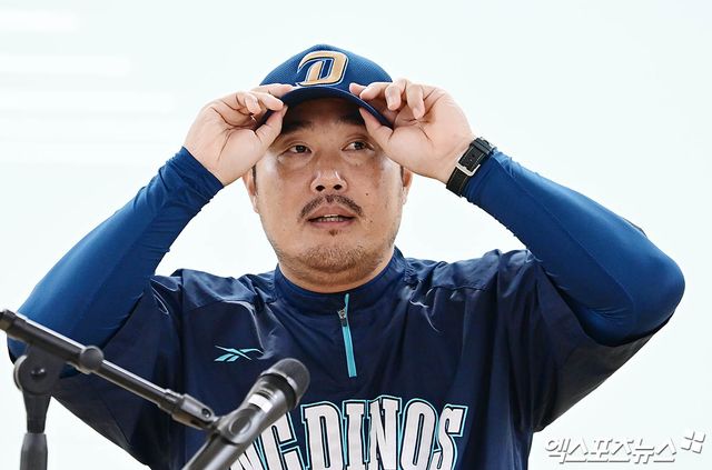 이호준 NC 다이노스 감독이 5일 오후 창원 마산야구센터 올림픽기념관 공연장에서 진행된 구단 신년회 행사에서 신년사를 전했다. 엑스포츠뉴스 DB