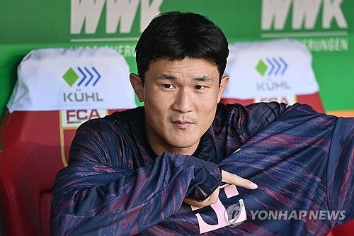 레알 마드리드 소식통 데펜사센트랄은 4일(한국시간) 스페인 라리가 명문 레알 마드리드가 2500만 유로(약 423억원)에 김민재(바이에른 뮌헨)를 영입할 수 있다고 보도했다. 매체에 따르면 뮌헨은 이번 시즌 주전 경쟁에서 밀린 김민재를 매각하기 위해 레알에 역제안을 했다. 레알은 지난 2023년 김민재가 SSC나폴리에서 맹활약해 이탈리아 세리에A 최고의 수비수로 등극했을 때 관심을 보인 적 있지만 현재 김민재 영입에 관심이 없는 것으로 알려졌다. 연합뉴스