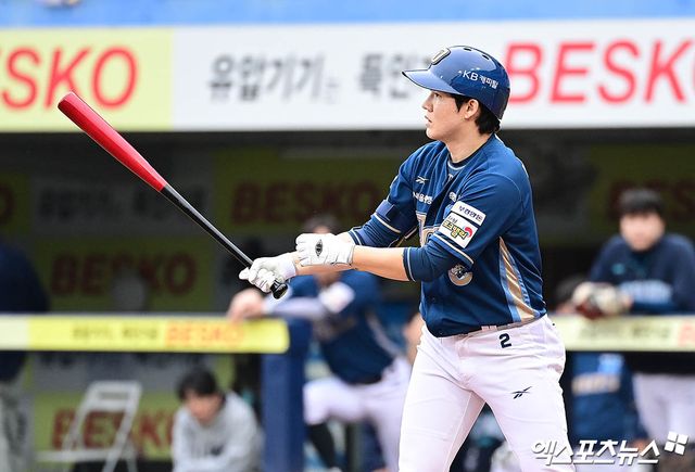 지난 10월 6일 오후 대구삼성라이온즈파크에서 열린 '2025 신한 SOL Bank KBO 포스트시즌' NC 다이노스와 삼성 라이온즈의 와일드카드 1차전 경기, 7회초 2사 1루 NC 박영빈 타석 때 박민우가 대타로 타석에 들어서고 있다. 엑스포츠뉴스 DB