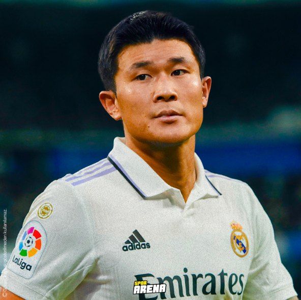 레알 마드리드 소식통 데펜사센트랄은 4일(한국시간) 스페인 라리가 명문 레알 마드리드가 2500만 유로(약 423억원)에 김민재(바이에른 뮌헨)를 영입할 수 있다고 보도했다. 매체에 따르면 뮌헨은 이번 시즌 주전 경쟁에서 밀린 김민재를 매각하기 위해 레알에 역제안을 했다. 레알은 지난 2023년 김민재가 SSC나폴리에서 맹활약해 이탈리아 세리에A 최고의 수비수로 등극했을 때 관심을 보인 적 있지만 현재 김민재 영입에 관심이 없는 것으로 알려졌다. 스포르아레나 SNS