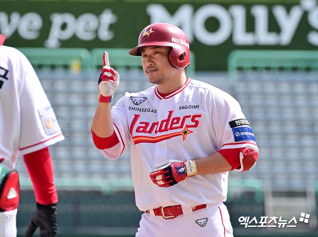 SSG 랜더스가 1월 6일 베테랑 포수 이지영과 계약기간 2년, 총액 5억원의 조건에 비 FA 다년계약을 체결했다. 사진 엑스포츠뉴스 DB