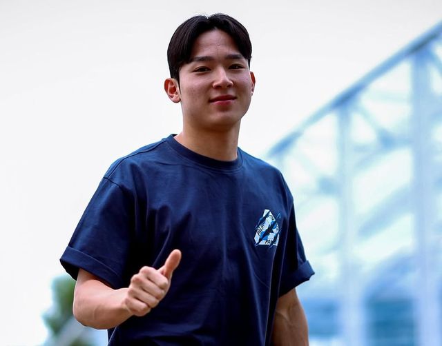  토트넘 홋스퍼 양민혁이 포츠머스 임대 생활을 조기에 마치고 코번트리 시티로 재임대된다. 유럽 축구 이적시장 전문가 파브리치오 로마노는 6일(한국시간) 자신의 SNS를 통해 양민혁이 토트넘에서 코번트리 시티로 임대 이적할 예정이며 오늘 계약 합의가 완료됐다고 독점 보도했다. SNS