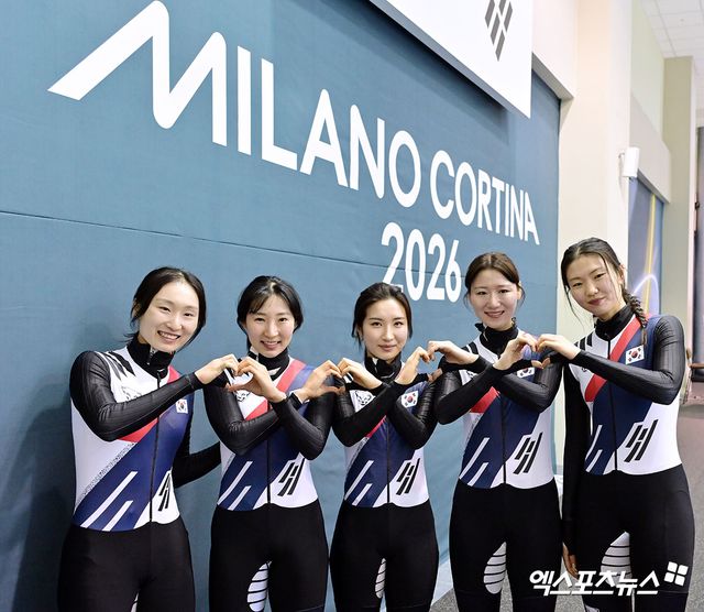 7일 충북 진천국가대표선수촌 빙상훈련장에서 2026 밀라노·코르티나 동계올림픽대회 미디어데이 및 공개훈련이 진행됐다. 이날 한국 여자 쇼트트랙 국가대표 최민정, 김길리(이상 성남시청), 노도희(화성시청), 이소연(스포츠토토빙상단), 심석희(서울시청)는 미디어데이와 공개훈련에 참석해 올림픽 준비 현황을 밝혔다. 최민정을 비롯해 여자 쇼트트랙 대표팀 선수들은 팀워크를 강조하면서 하나로 뭉쳐 밀라노 올림픽에서 성과를 낼 것을 다짐했다. 진천국가대표선수촌, 김한준 기자