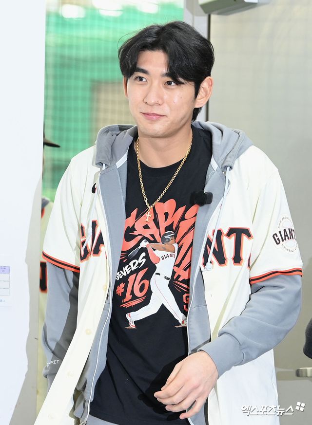 미국 메이저리그 샌프란시스코 자이언츠의 이정후가 7일 경기도 이천 LG챔피언스파크에서 열린 소속팀 유소년 야구 클리닉에 참석했다. 사진 고아라 기자