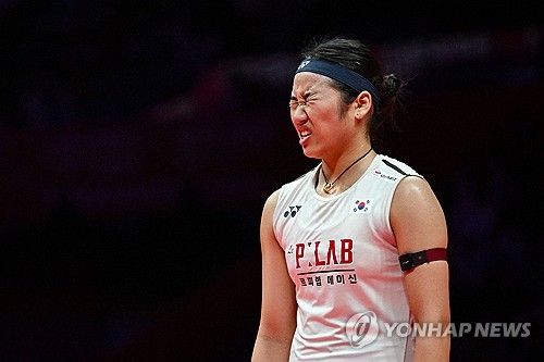 말레이시아 매체 더 스타는 6일(한국시간) 안세영이 2026년 무패 시즌을 목표로 삼고 있으며, 이를 통해 자신이 남다른 기량을 가진 선수임을 증명하려 한다고 보도했다. 안세영은 6일 말레이시아 쿠알라룸푸르에서 열린 2026 세계배드민턴연맹(BWF) 말레이시아 오픈(슈퍼 1000) 여자 단식 32강전에서 캐나다의 미셸 리(세계 12위)를 게임스코어 2-1(19-21 21-16 21-18)로 제압했다. 경기 후 안세영은 2026시즌 목표가 무패 시즌 달성이라고 고백했다. 연합뉴스