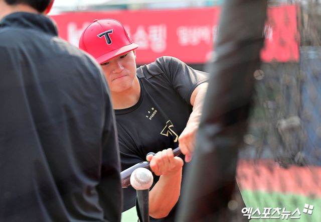 21일 오후 수원KT위즈파크에서 열리는 '2025 신한 SOL Bank KBO리그' KIA 타이거즈와 KT 위즈의 경기, KIA 김도영이 훈련에 임하고 있다. 엑스포츠뉴스 DB