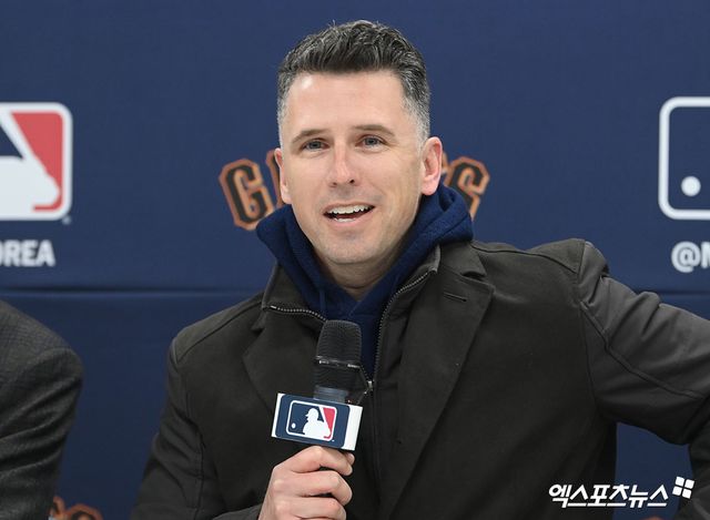 7일 오후 경기도 이천 LG챔피언스파크에서 열린 샌프란시스코 자이언츠 한국 방문 미디어데이, SF 버스터 포지 사장이 인사를 하고 있다. 엑스포츠뉴스 DB