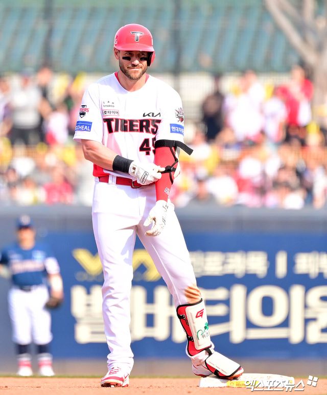 지난해 KIA 타이거즈 유니폼을 입고 KBO리그에서 뛴 패트릭 위즈덤이 8일 시애틀 매리너스와 스프링캠프 초청권이 포함된 마이너리그 계약을 맺었다. 그는 2018년부터 2024년까지 빅리그에서 뛰면서 통산 455경기 1311타수 274안타 타율 0.209, 88홈런, 207타점, 출루율 0.291, 장타율 0.459의 성적을 남겼다. 엑스포츠뉴스 DB