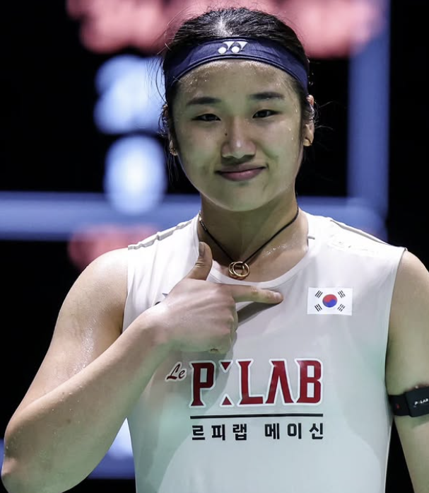 BWF 홈페이지는 9일 오후 11시 천위페이의 말레이시아 오픈 기권을 공식 발표했다. 안세영은 10일 오전 11시 말레이시아 쿠알라룸푸르의 악시아타 아레나에서 4위 천위페이와 BWF 말레이시아 오픈(슈퍼 1000) 준결승을 치르기로 돼 있었다. 안세영은 9일 여자단식 8강에서 덴마크의 리네 케어스펠트(세계랭킹 26위)를 맞아 게임스코어 2-0(21-8 21-9) 완승을 거두고 4강 티켓을 따냈다. 천위페이는 같은 날 8강에서 세계랭킹 7위인 라차녹 인타논을 게임스코어 2-0으로 이겼다. 그러다보니 둘의 대결이 결승전 못지 않은 화제를 모았다. 천위페이는 3경기를 모두 2-0 완승으로 챙기며 쾌조의 컨디션을 알리는 듯 했다. 하지만 준결승 12시간 앞두고 천위페이가 기권했다. 연합뉴스