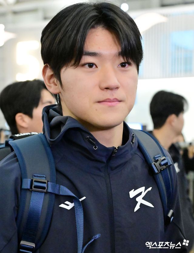 한국 야구 대표팀이 2026 WBC(월드베이스볼클래식) 대비 1차 캠프를 위해 9일 오전 인천국제공항을 통해 사이판으로 출국했다. 출국장으로 향하는 김도영. 인천공항, 김한준 기자