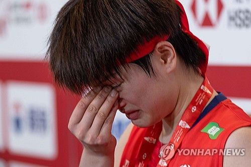 중국은 왕즈이가 또다시 우승하지 못할까 걱정이다. 지난해 마지막 대회였던 2025 세계배드민턴연맹(BWF) 월드투어 파이널 결승전에서 숙적 안세영에게 패배해 준우승에 그친 뒤 눈물을 흘렸던 왕즈이는 말레이시아 오픈(슈퍼 1000) 우승에 도전 중이다. 다만 중국에서는 왕즈이가 체력 문제를 개선하고, 경기력을 꾸준히 유지해야 할 필요가 있다는 지적이 나오고 있다. 사진 연합뉴스