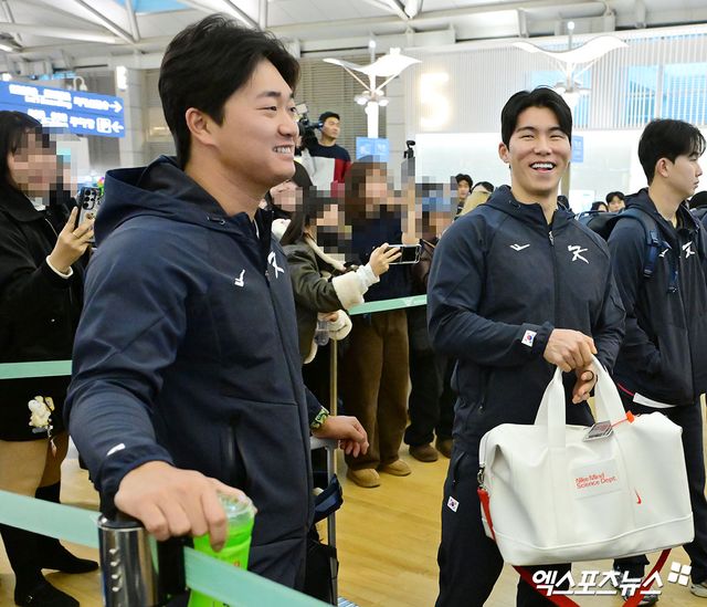 한국 야구 대표팀이 2026 WBC(월드베이스볼클래식) 대비 1차 캠프를 위해 9일 오전 인천국제공항을 통해 사이판으로 출국했다. 출국장으로 향하는 고우석-김혜성. 인천공항, 김한준 기자