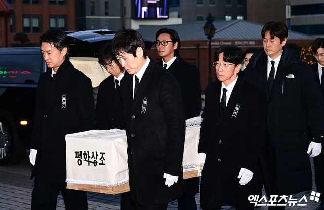 故 안성기 장례 미사에 참석한 조우진, 설경구, 유지태, 박해일, 박철민, 주지훈