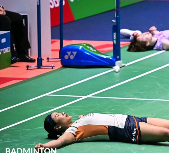 BWF 홈페이지는 9일 오후 11시 천위페이의 말레이시아 오픈 기권을 공식 발표했다. 안세영은 10일 오전 11시 말레이시아 쿠알라룸푸르의 악시아타 아레나에서 4위 천위페이와 BWF 말레이시아 오픈(슈퍼 1000) 준결승을 치르기로 돼 있었다. 안세영은 9일 여자단식 8강에서 덴마크의 리네 케어스펠트(세계랭킹 26위)를 맞아 게임스코어 2-0(21-8 21-9) 완승을 거두고 4강 티켓을 따냈다. 천위페이는 같은 날 8강에서 세계랭킹 7위인 라차녹 인타논을 게임스코어 2-0으로 이겼다. 그러다보니 둘의 대결이 결승전 못지 않은 화제를 모았다. 천위페이는 3경기를 모두 2-0 완승으로 챙기며 쾌조의 컨디션을 알리는 듯 했다. 하지만 준결승 12시간 앞두고 천위페이가 기권했다. 대한배드민턴협회