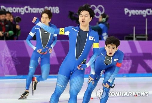 음주운전 파문으로 자격 정지 징계를 받았던 스피드스케이팅 간판 김민석이 끝내 태극마크를 반납하고 헝가리 국적을 취득했다. 김민석의 결정에 일각에서 대한민국 스포츠계를 우롱한 처사라는 비판이 쏟아지고 있다. 연합뉴스