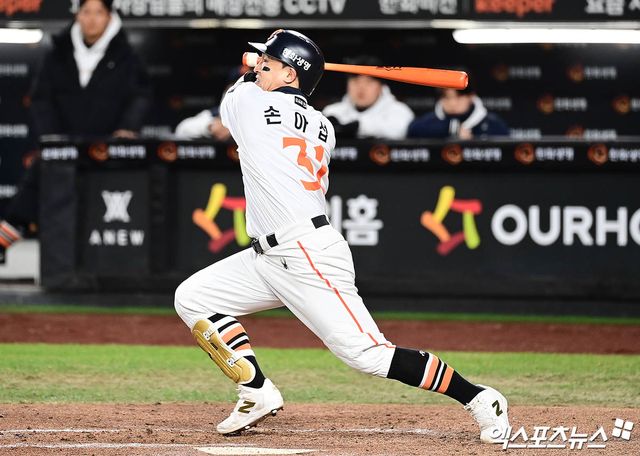 FA 손아섭이 소속팀을 찾지 못한 채 2026년 1월이 지나갔다. 원소속팀 한화 이글스가 호주 멜버른에서 2026시즌 1차 스프링캠프를 시작한 지도 어느덧 일주일이라는 시간이 흘렀다. 엑스포츠뉴스 DB