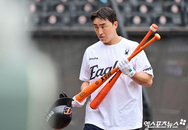 FA 손아섭이 소속팀을 찾지 못한 채 2026년 1월이 지나갔다. 원소속팀 한화 이글스가 호주 멜버른에서 2026시즌 1차 스프링캠프를 시작한 지도 어느덧 일주일이라는 시간이 흘렀다. 엑스포츠뉴스 DB