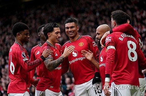구단 레전드 마이클 캐릭을 임시 감독으로 앉힌 맨체스터 유나이티드가 올드 트래퍼드를 열광의 도가니로 만들었다. 후반 추가시간에 터진 베냐민 세슈코의 결승골에 힘입어 풀럼을 꺾고 파죽의 리그 3연승을 질주했다. 3연승을&nbsp;달린 맨유는 후벵 아모림 전 감독 체제에서 기록했던 최다 연승 기록과 타이를 이뤘다. 연합뉴스