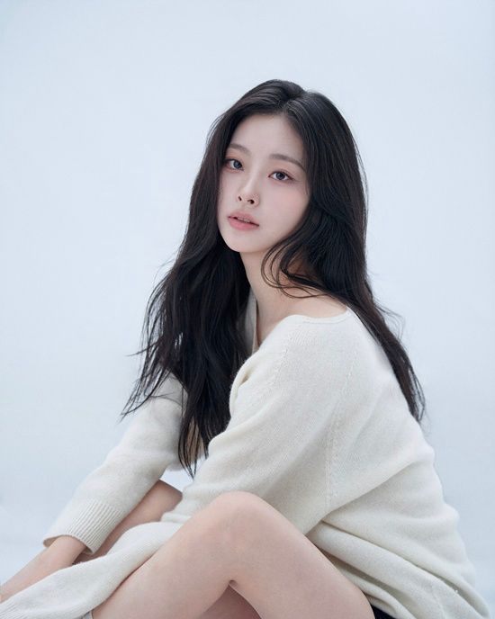 사람엔터테인먼트 제공, 최희진