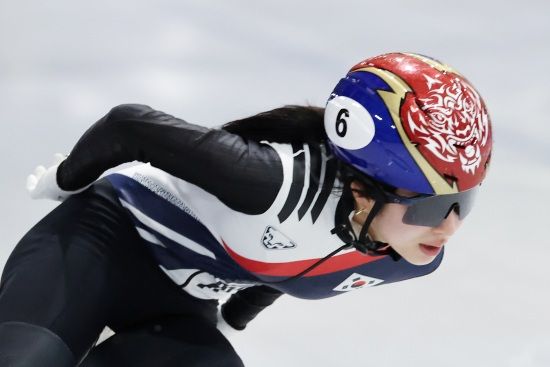 대한민국 쇼트트랙 국가대표팀은 10일(현지시간) 이탈리아 밀라노 아이스 스케이팅 아레나에서 열린 2026 밀라노·코르티나담페초 동계올림픽 쇼트트랙 남자 1000m 예선과 여자 500m 예선에 출전했다. 이날 예선에 나선 남자부의 임종언(고양시청), 신동민(화성시청), 그리고 황대헌(강원도청) 모두 조 2위 안에 들면서 남자 1000m 준준결승 진출에 성공했다. 여자부의 김길리와 최민정(이상 성남시청)도 조 2위에 올라 여자 500m 준준결승에 올라갔고 이소연(스포츠토토)은 3위를 차지한 선수들 중 기록이 가장 좋은 4위에 포함돼 준준결승행 진출 자격을 얻었다. 연합뉴스