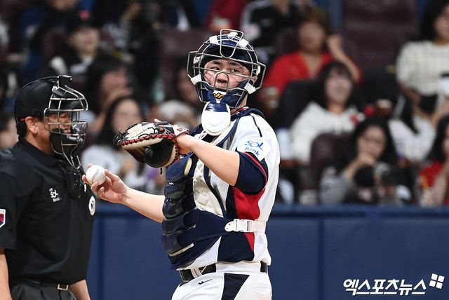 한화 이글스 최재훈의 대체 선수로 2026 월드베이스볼클래식(WBC) 대표팀에 발탁된 NC 다이노스 김형준이 한국시간 10일 팀 동료 김주원, 김영규와 함께 귀국길에 올랐다. 엑스포츠뉴스 DB