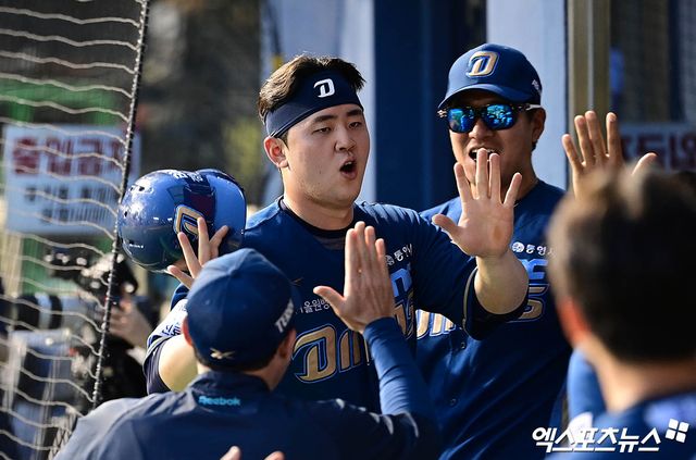 한화 이글스 최재훈의 대체 선수로 2026 월드베이스볼클래식(WBC) 대표팀에 발탁된 NC 다이노스 김형준이 한국시간 10일 팀 동료 김주원, 김영규와 함께 귀국길에 올랐다. 엑스포츠뉴스 DB