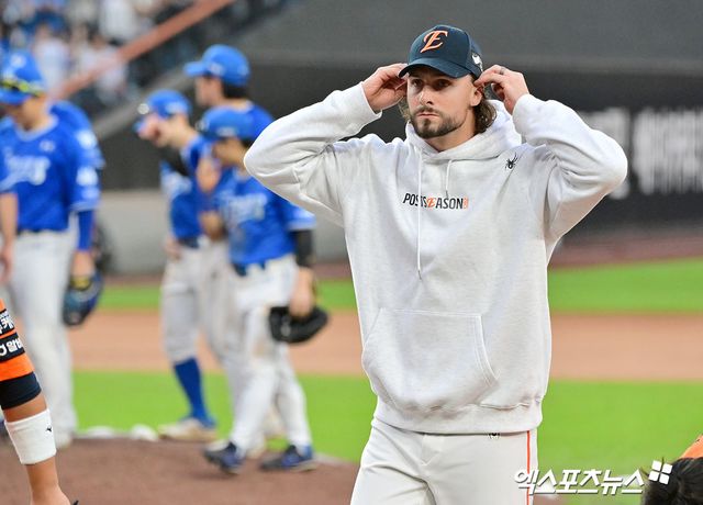 한화 이글스 출신 외국인 투수 라이언 와이스가 휴스턴 애스트로스의 2026시즌 예상 선발 로테이션에 포함되지 않았다. 다만 아직 희망을 접기에는 이르다. MLB닷컴은 '휴스턴은 시즌 초반 6인 선발 로테이션을 운용할 가능성이 크다. 마지막 몇 자리를 놓고 맥컬러스, 아리게티를 비롯해 와이스, 콜튼 고든, A.J. 블루보, 네이트 피어슨 등이 치열한 경쟁을 벌일 전망'이라고 설명했다. 엑스포츠뉴스 DB