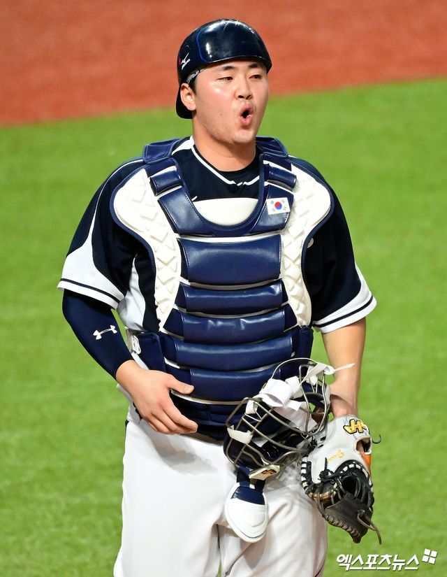 2023년 항저우 아시안게임에서 주전 포수로 활약했던 NC 다이노스 김형준이 부상으로 낙마한 한화 이글스 최재훈을 대신해 2026 월드베이스볼클래식(WBC) 국가대표팀에 선발됐다. 사진 엑스포츠뉴스 DB