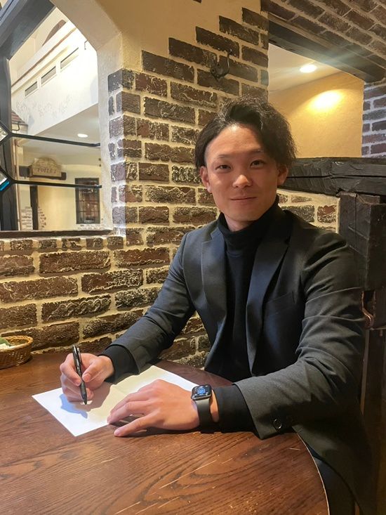 KBO 최초의 시민야구단 울산 웨일즈가 일본인 투수 고바야시 주이를 영입했다. 35인 엔트리를 구성한 울산 웨일즈는 2월 12일부터 18일 일정으로 제주도 서귀포시 강창학 구장에서 첫 전지훈련을 진행한다. WBC에 출전하는 알렉스 홀을 제외한 외국인 선수들이 모두 합류한다. 울산 웨일즈