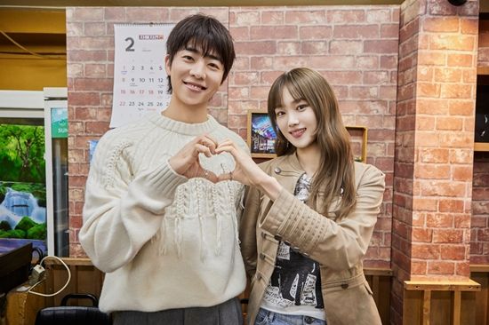 쿠팡플레이 '자매치킨'