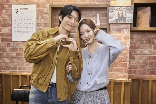 쿠팡플레이 '자매치킨'