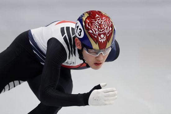 007년생 남자 쇼트트랙 신성 임종언(고양시청)이 결승에 올라가 첫 올림픽 메달에 도전한다. 임종언은 13일(한국시간) 이탈리아 밀라노 아이스 스케이팅 아레나에서 열린 2026 밀라노·코르티나담페초 동계올림픽 쇼트트랙 남자 1000m에서 메달이 걸려 있는 파이널A(결승) 진출에 성공했다. 임종언은 파이널A에서 세계 최강 윌리엄 단지누(캐나다)를 비롯해 쑨룽(중국), 옌스 판트바우트(네덜란드), 레이니스 베르진슈(라트비아)와 함께 메달을 두고 경쟁을 펼치게 됐다. 연합뉴스