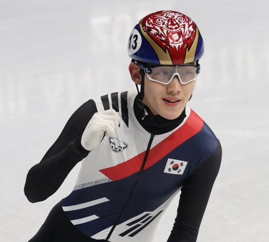 007년생 남자 쇼트트랙 신성 임종언(고양시청)이 결승에 올라가 첫 올림픽 메달에 도전한다. 임종언은 13일(한국시간) 이탈리아 밀라노 아이스 스케이팅 아레나에서 열린 2026 밀라노·코르티나담페초 동계올림픽 쇼트트랙 남자 1000m에서 메달이 걸려 있는 파이널A(결승) 진출에 성공했다. 임종언은 파이널A에서 세계 최강 윌리엄 단지누(캐나다)를 비롯해 쑨룽(중국), 옌스 판트바우트(네덜란드), 레이니스 베르진슈(라트비아)와 함께 메달을 두고 경쟁을 펼치게 됐다. 연합뉴스