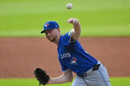 2024년 KIA 타이거즈에서 뛰었던 에릭 라우어가 MLB 토론토 블루제이스와 연봉조정신청에서 패배했다. 라우어는 575만 달러, 토론토는 440만 달러를 요구했는데, 위원회는 구단의 손을 들어줬다. 하지만 라우어는 지난해 2배의 연봉을 받게 됐다. 연합뉴스