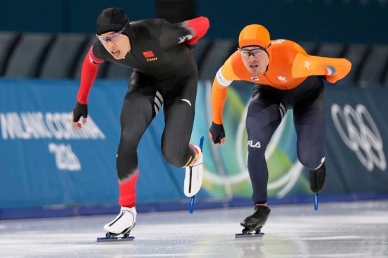 네덜란드의 조엡 베네마르스가 2026 동계올림픽 스피드스케이팅 남자 1000m 경기에서 메달 획득에 실패했다. 베네마르스는 중국의 롄쯔원이 비매너 플레이를 펼친 여파로 인해 기록이 떨어졌고, 재경기를 했으나 메달권에 들지 못했다. 중국에서는 베네마르스가 롄쯔원을 때렸다는 주장이 나왔다. 연합뉴스