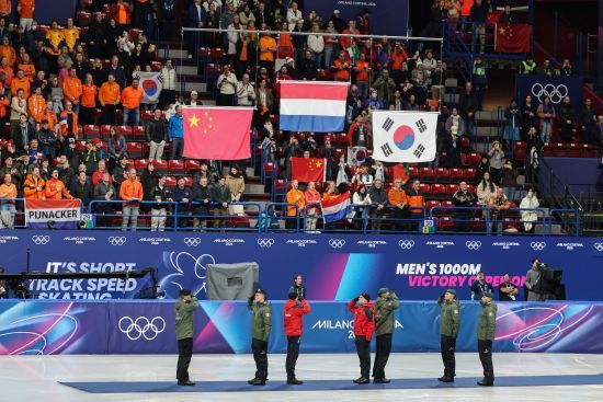 2007년생 신성 임종언(고양시청)은 13일(한국시간) 이탈리아 밀라노 아이스 스케이팅 아레나에서 열린 2026 밀라노·코르티나담페초 동계올림픽 쇼트트랙 남자 1000m 파이널A(결승)에서 1분24초611의 기록으로 결승선을 통과해 동메달을 차지했다. 임종언이 얻어낸 동메달은 한국 선수단이 밀라노 올림픽 쇼트트랙 종목에서 얻어낸 첫 번째 메달이다. 임종언은 자신의 생애 첫 올림픽 무대에서 동메달 획득에 성공했다. 연합뉴스