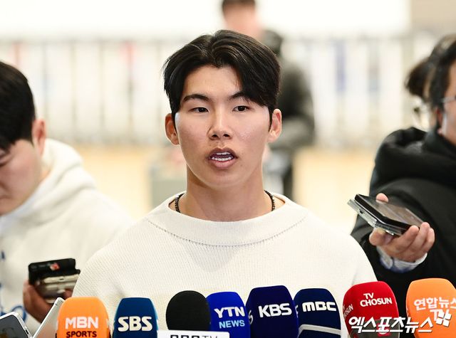 LA 다저스가 13일 키케 에르난데스와 재계약했다. 여기에 내야 자원인 케스턴 히우라를 영입하며 내야진을 강화했다. 경쟁을 펼쳐야 하는 김혜성으로선 악재다. 엑스포츠뉴스 DB