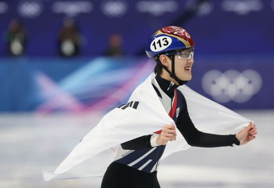 2007년생 신성 임종언(고양시청)은 13일(한국시간) 이탈리아 밀라노 아이스 스케이팅 아레나에서 열린 2026 밀라노·코르티나담페초 동계올림픽 쇼트트랙 남자 1000m 파이널A(결승)에서 1분24초611의 기록으로 결승선을 통과해 동메달을 차지했다. 임종언이 얻어낸 동메달은 한국 선수단이 밀라노 올림픽 쇼트트랙 종목에서 얻어낸 첫 번째 메달이다. 임종언은 자신의 생애 첫 올림픽 무대에서 동메달 획득에 성공했다. 연합뉴스