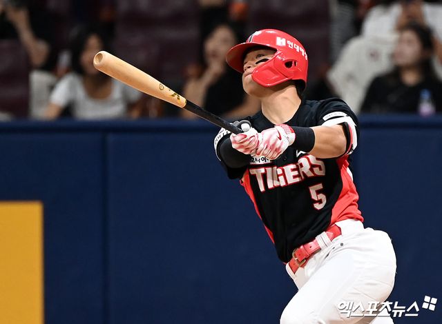 KIA 타이거즈 김도영이 미국 야구 통계 사이트 '팬그래프'가 발표한 국제 유망주 순위에서 전체 5위, 야수 1위를 차지했다. 엑스포츠뉴스 DB