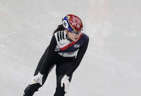 최민정, 김길리(이상 성남시청), 노도희(화성시청)는 14일(한국시간) 이탈리아 밀라노 아이스스케이팅 아레나에서 열린 2026 밀라노·코르티나담페초 동계올림픽 쇼트트랙 여자 1000m 예선을 통과했다. 각 조에서 1~2위를 차지한 선수과 3위에 오른 선수들 중 랩타임이 가장 빠른 4명이 준준결승에 진출한다. 여자 1000m 준준결승은 16일 오후에 열린다. 노도희는 예선 2조에 오르면서 준준결승 진출을 확정 지었고, 최민정과 김길리도 각각 예선 5조와 8조에서 1위를 차지해 가볍게 준준결승행 티켓을 거머쥐었다. 연합뉴스