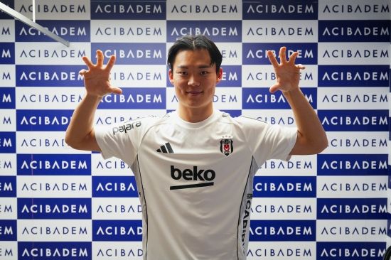 튀르키예 무대에 입성한 오현규(베식타스)가 이적 후 2경기 연속 득점포를 가동하며 팀의 새로운 해결사로 떠올랐다. 득점뿐만 아니라 감각적인 도움까지 기록하며 팀의 짜릿한 역전승을 이끌었다. 베식타스는 16일(한국시간) 튀르키예 이스탄불의 바샥셰히르 파티흐 테림 스타디움에서 열린 2025-2026시즌 튀르키예 쉬페르리그 22라운드 원정 경기에서 바샥셰히르를 3-2로 제압했다. 베식타스