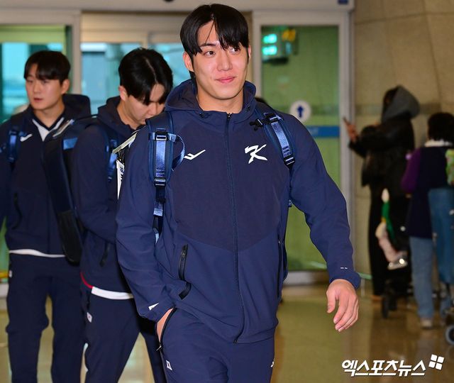 삼성 라이온즈 투수 원태인이 굴곡근 부상으로 2026 월드베이스볼클래식(WBC) 대표팀 최종 엔트리에서 제외됐다. KBO는 WBC 조직위원회에 LG 트윈스 투수 유영찬 대체 선수 선발에 대한 승인 요청을 보낸 상태다. 사진 엑스포츠뉴스 DB