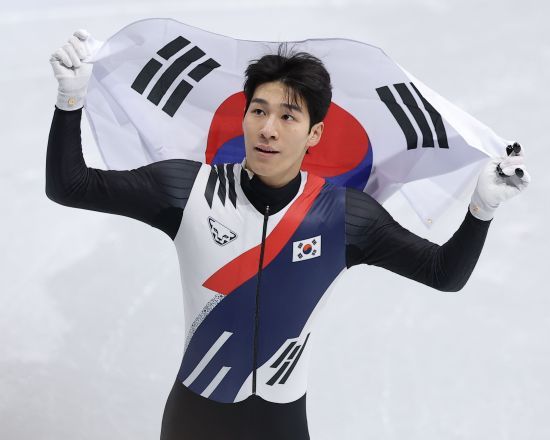 2018 평창 대회 남자 500m 은메달을 거머쥔 황대헌은 베이징 대회 남자 1500m 금메달, 남자 5000m 계주 은메달을 수확했고, 밀라노 대회 1500m에서도 메달을 챙겼다.